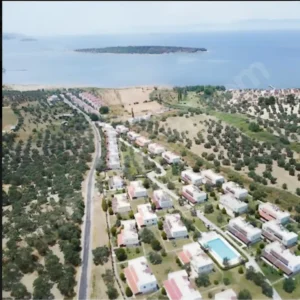 Ayvalik Merkeze Yakin Koy Icinde Yuzme Havuzlu Sitede Villa